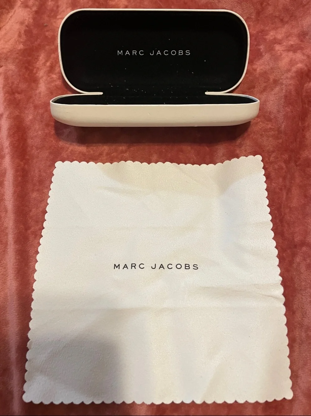 Marc Jacobs Cream Sunglasses Case with Matching Microfiber Cloth